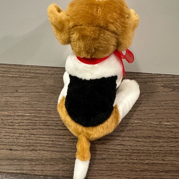 Beagle dog with a red ribbon by Evergreen. - Picture 4 of 7